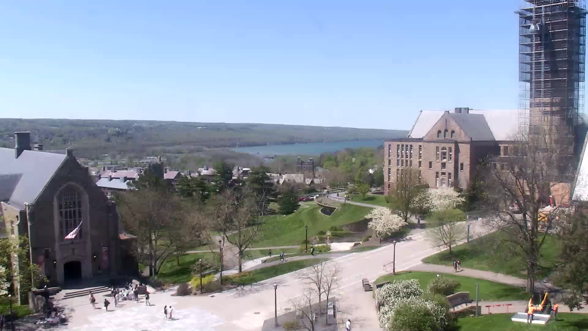 Mit Blick auf zentralen Campus von oben auf Barnes Hall.